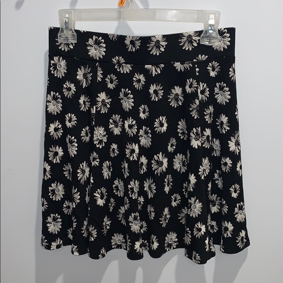 90s Inspired Black & White Sunflower Skater Skirt - Picture 2 of 3